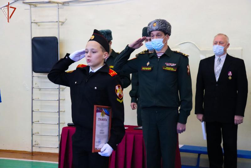 Учащиеся профильного класса Росгвардии йошкар-олинской школы №19 прошли посвящение в кадеты