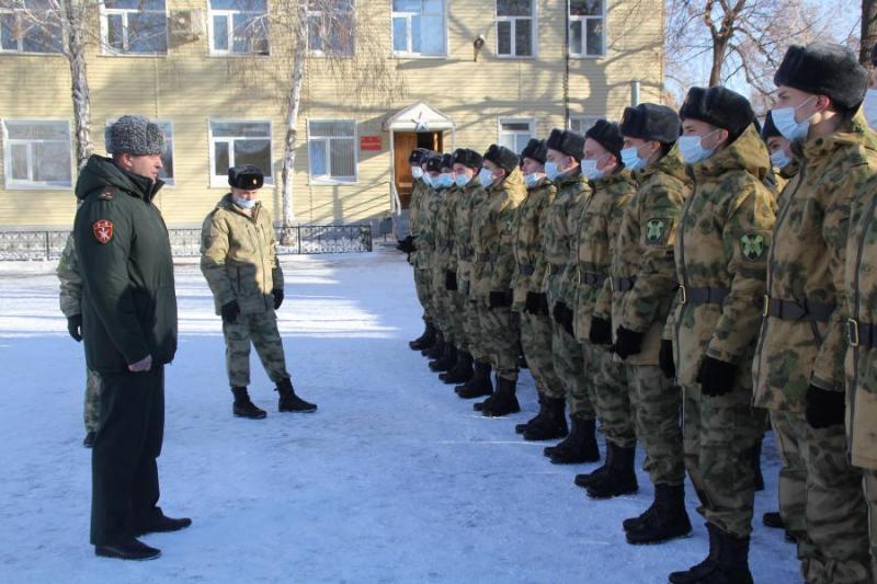В Оренбуржье военнослужащие и кадеты Росгвардии проводили на службу новобранцев осеннего призыва