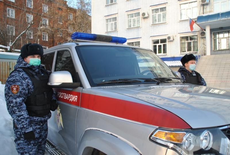 В Кирове росгвардейцы задержали подозреваемого в нанесении побоев
