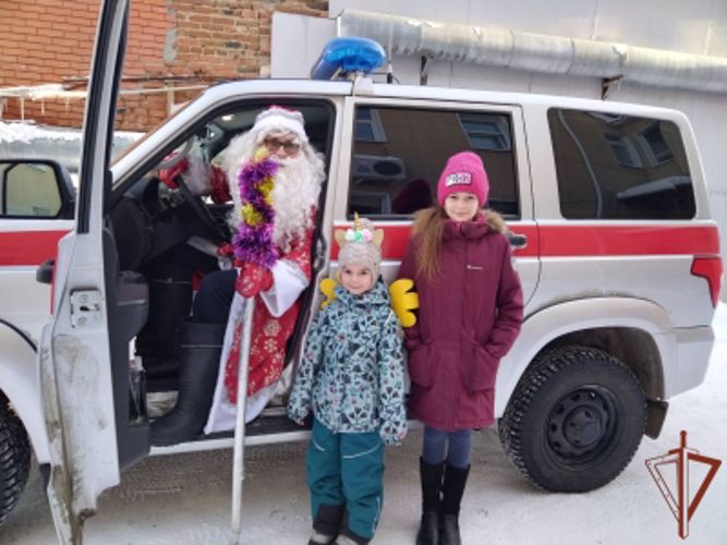 «Дед Мороз специального назначения» поздравил детей росгвардейцев в Зауралье