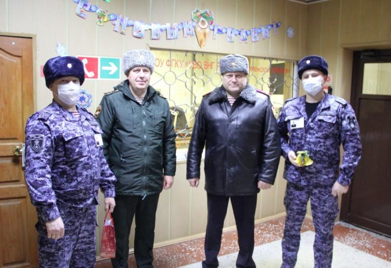 Начальник Управления Росгвардии по Тюменской области поздравил личный состав, заступивший на дежурство в новогоднюю ночь