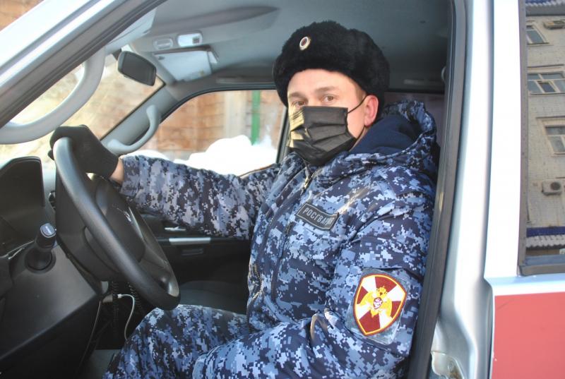 В Кирове сотрудники Росгвардии пресекли хулиганство и задержали подозреваемого в нанесении побоев