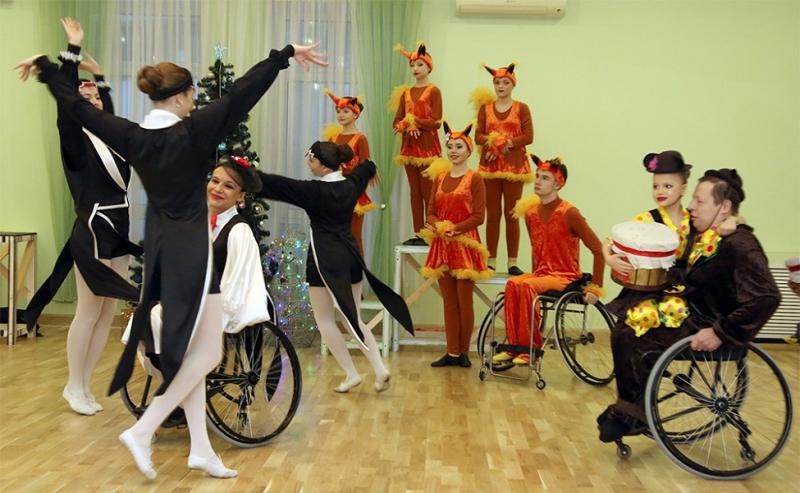 Фонд «Милосердие» поможет организовать выступления танцоров-колясочников