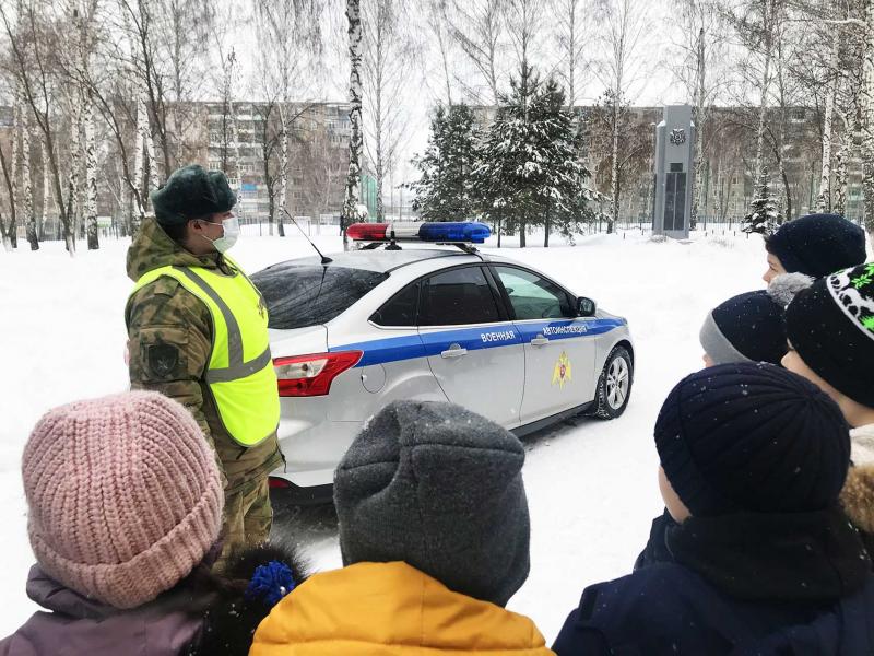 В Мордовии автоинспектор Росгвардии провел встречу со школьниками