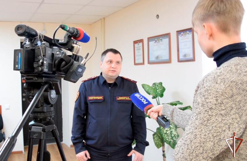 Сотрудники лицензионно-разрешительной работы Росгвардии рассказали о своей службе курганским журналистам