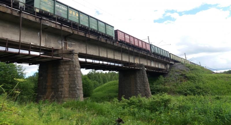 По проекту «Ленгипротранса» реконструируют мост через реку Унежма в Архангельской области