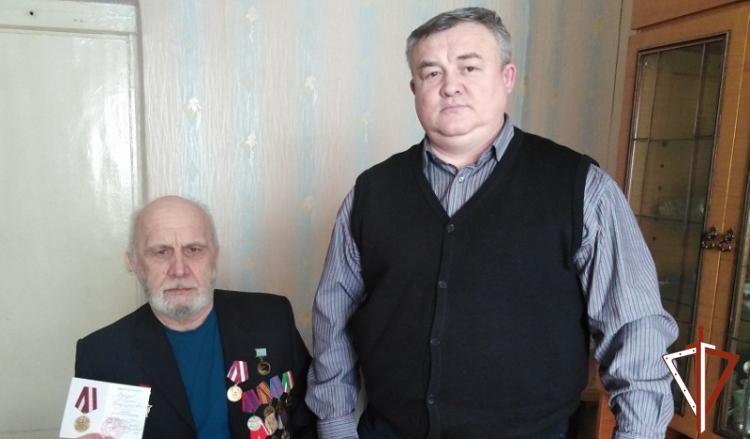 Росгвардейцы в Кургане встретились с ветераном службы - участником афганской войны