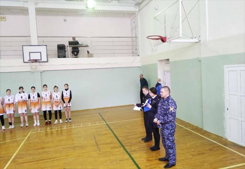 В Саранске офицер Росгвардии принял участие в открытии республиканского турнира по баскетболу среди школьников