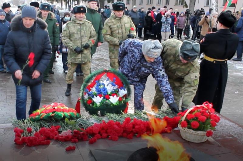 Представители Росгвардии в Кургане почтили память павших защитников Отечества