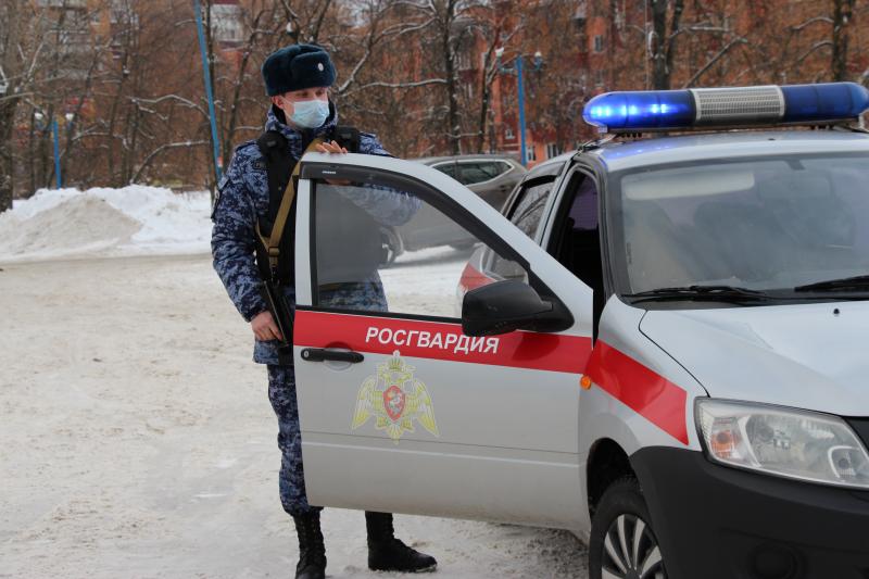 Росгвардейцы за неделю пресекли более 100 административных правонарушений в Курской области