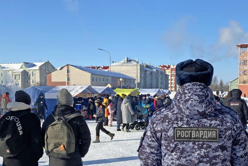 В Нарьян-Маре Росгвардия и полиция обеспечили безопасность участников народных гуляний в четь Широкой Масленицы