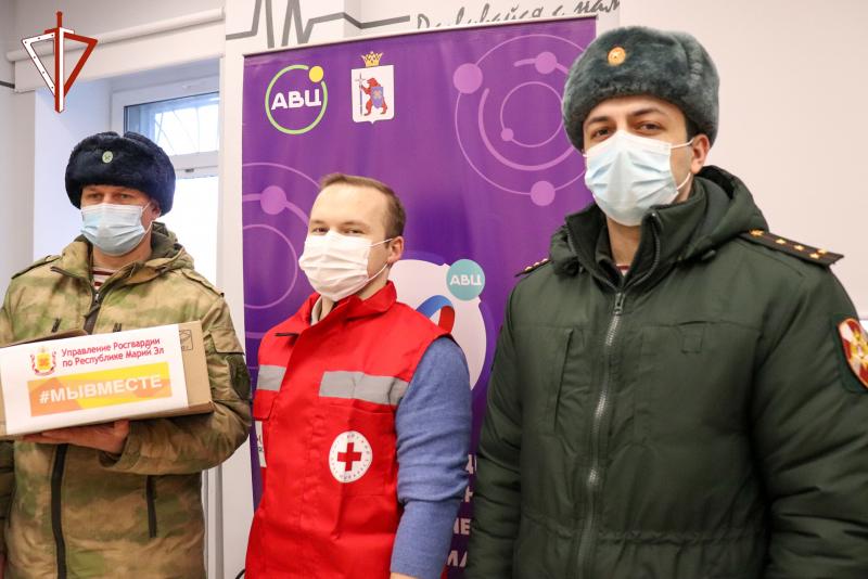 В Йошкар-Оле росгвардейцы организовали сбор гуманитарной помощи беженцам из ДНР и ЛНР