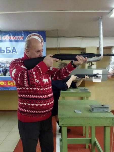 В Кирове ветераны Росгвардии стали призерами городских соревнований по стрельбе из пневматической винтовки