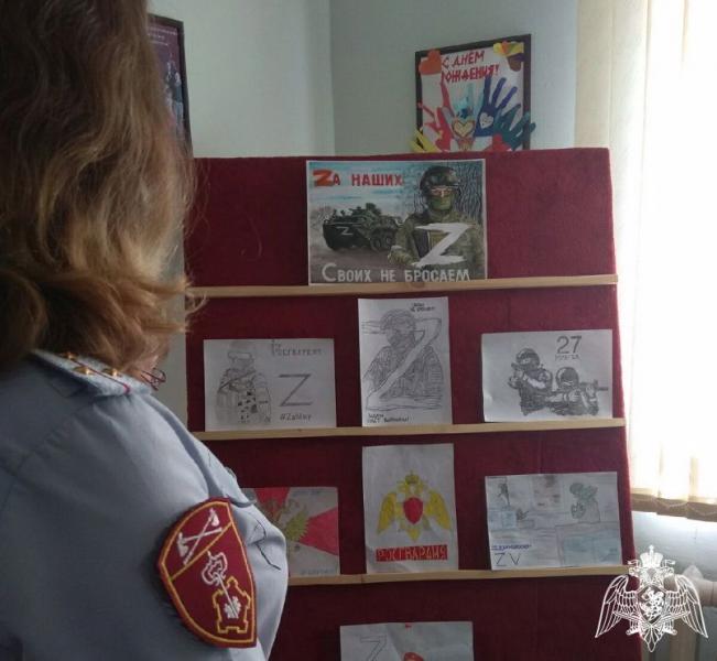 В Кирове в отделе вневедомственной охраны Росгвардии проходит выставка «Zащитникам Отечества»