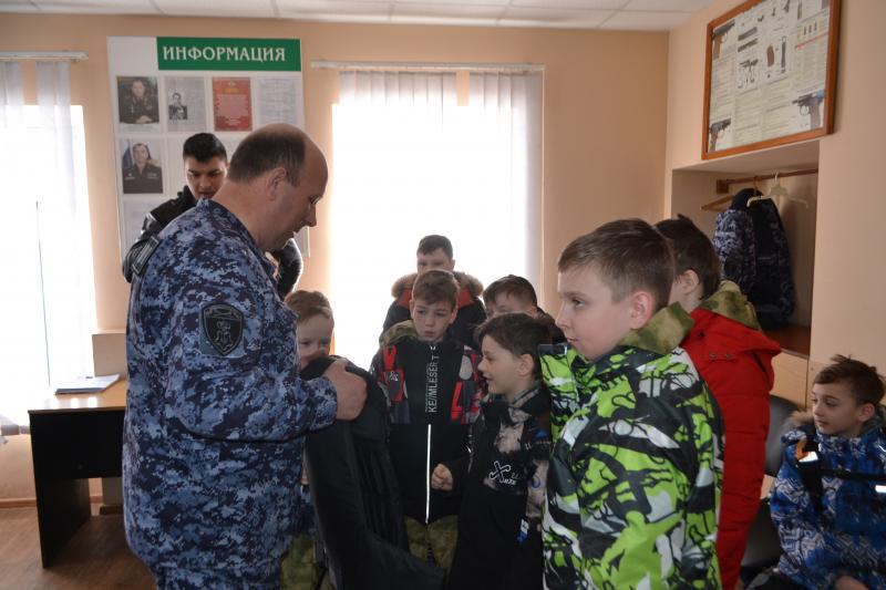 Росгвардейцы провели день открытых дверей для детей в Тамбовской области