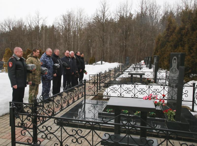 Росгвардейцы в Мордовии почтили память павших сотрудников ОМОН
