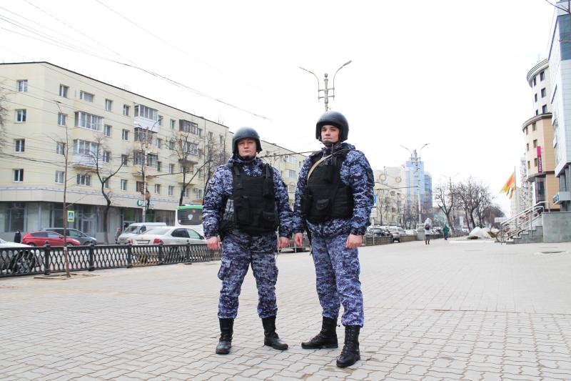 Воронежские росгвардейцы задержали уличных хулиганов