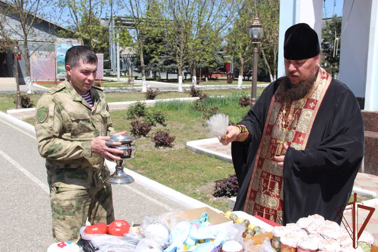 В Объединенной группировке войск (сил) на Северном Кавказе прошел пасхальный молебен