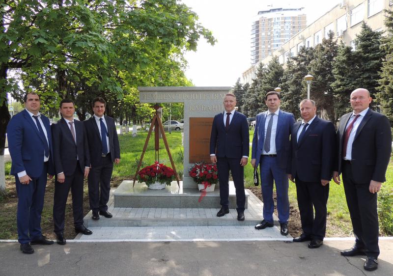 Директор Кадастровой палаты республики принял участие в открытии памятника землеустроителям Кубани