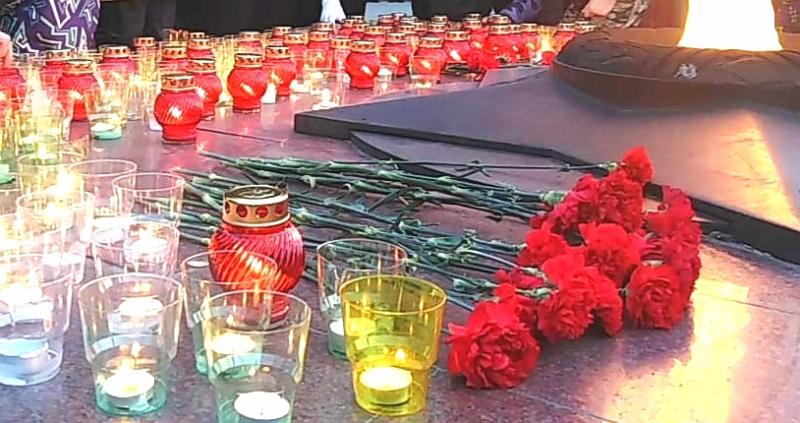 Росгвардейцы в Кургане зажгли свечи памяти