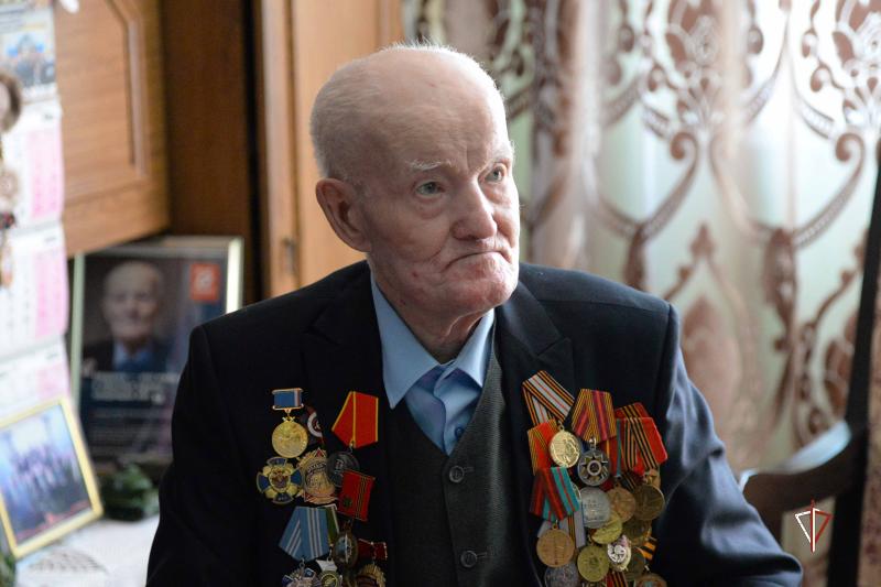 Росгвардейцы в Салехарде поздравили с Днем Победы ветерана Великой Отечественной войны Николая Шакурова (ВИДЕО)