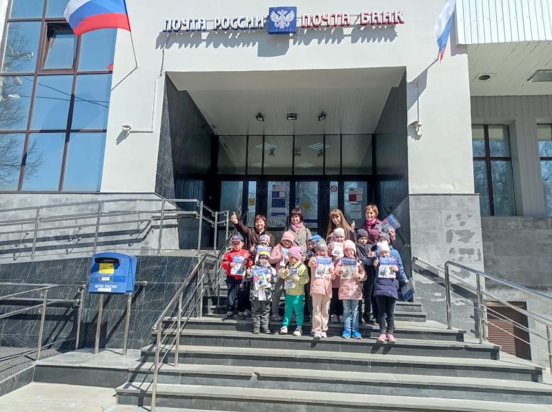 Воспитанники детского сада познакомились с работой центрального почтового отделения Брянска