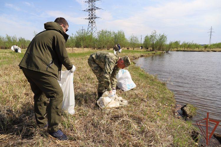 Росгвардия присоединилась к всероссийской экологической акции «День без сетей» в Югре