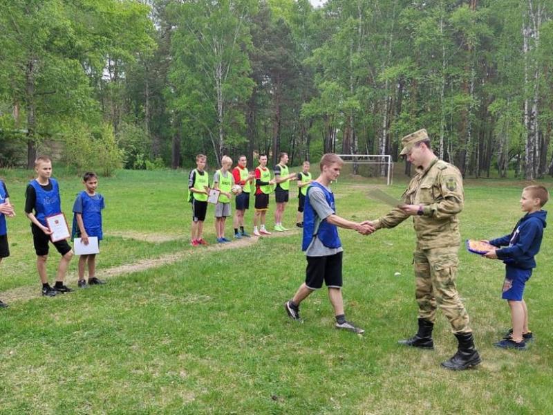 В День защиты детей военнослужащие Росгвардии устроили для особенных детей из Ангарска спортивный праздник