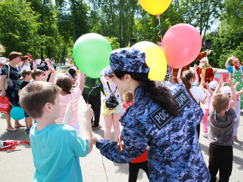 В Мордовии росгвардейцы приняли участие в праздничных мероприятиях, посвященных Международному дню защиты детей