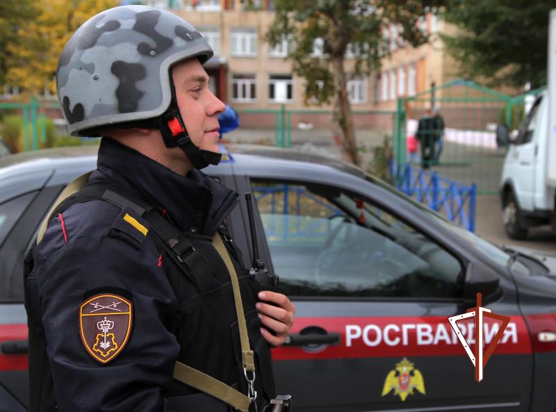 Сотрудники Росгвардии приняли участие в обеспечении общественного порядка и безопасности во время празднования Дня России