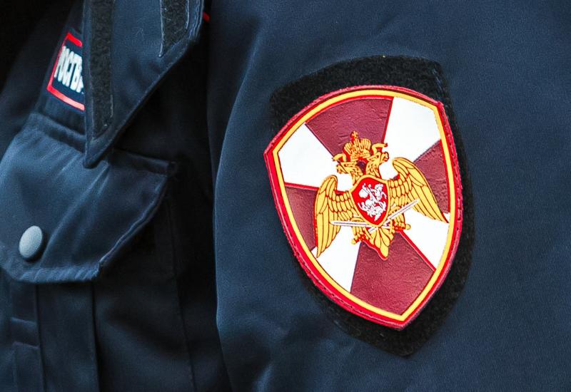 В Челябинске росгвардейцы задержали парня за нанесение побоев сотрудникам охранного предприятия