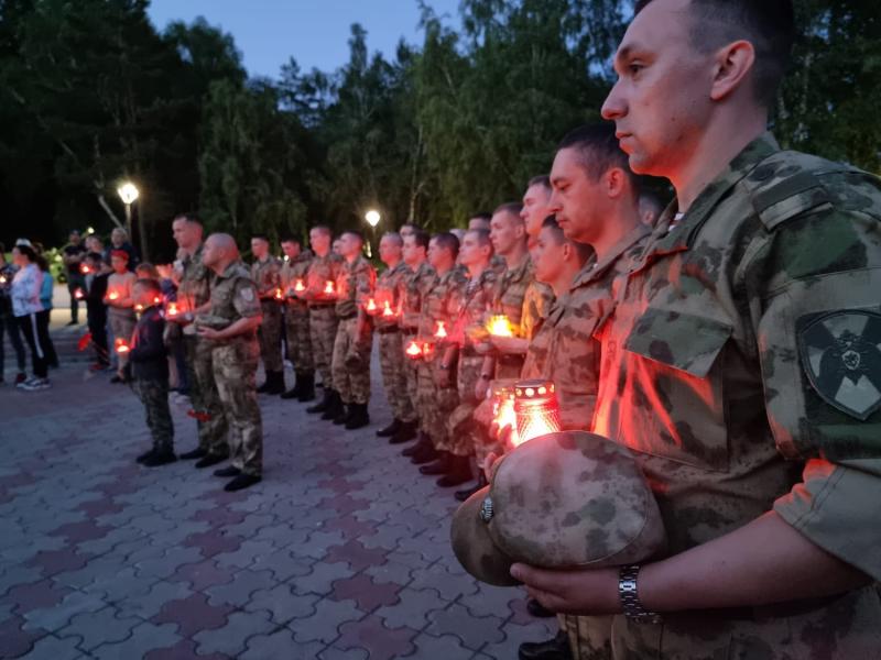 Росгвардейцы Приангарья зажгли свечи в память о жертвах Великой Отечественной войны