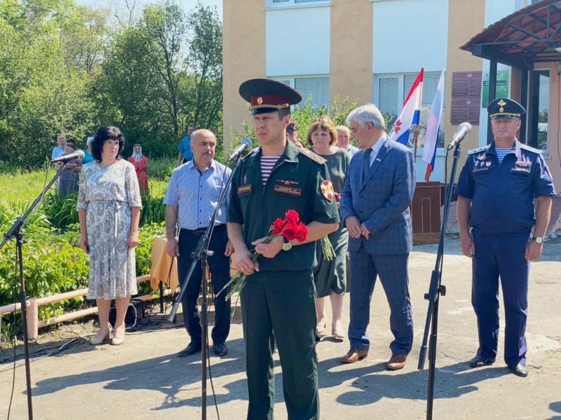 В Мордовии состоялось открытие мемориальной доски росгвардейцу, героически погибшему в ходе специальной военной операции.
