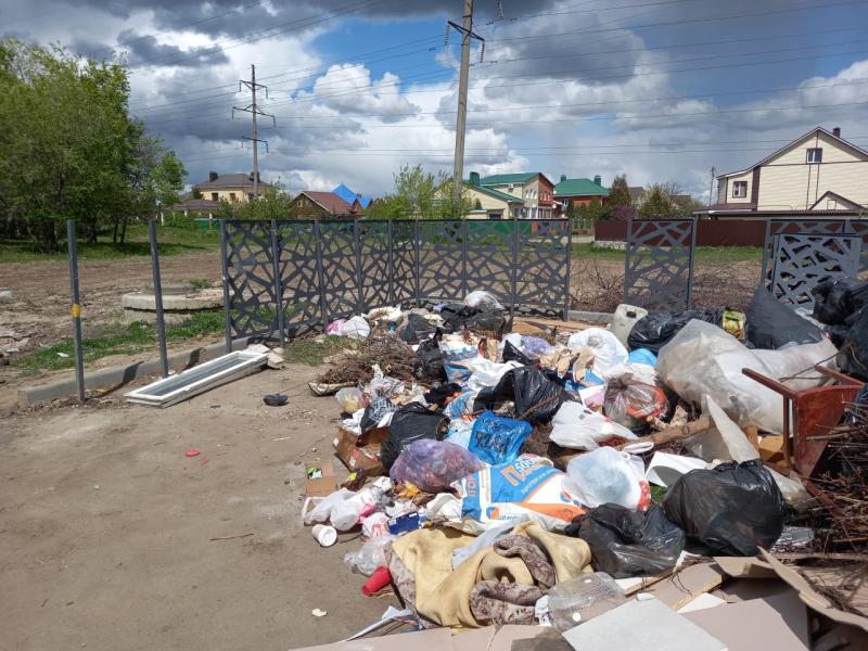 Региональные власти взяли на контроль ситуацию с развалившимися мусорными площадками в Семилуках