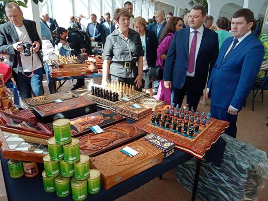 Исправительные учреждения УФСИН России по Курганской области приняли участие в окружной выставке-ярмарке продукции.