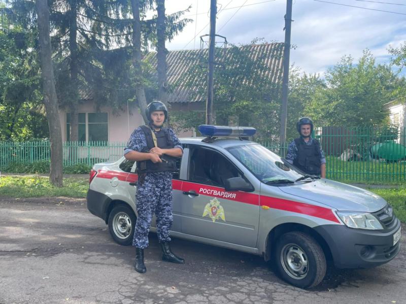 Сотрудники Росгвардии задержали мужчину, пытавшегося  проникнуть в частный дом