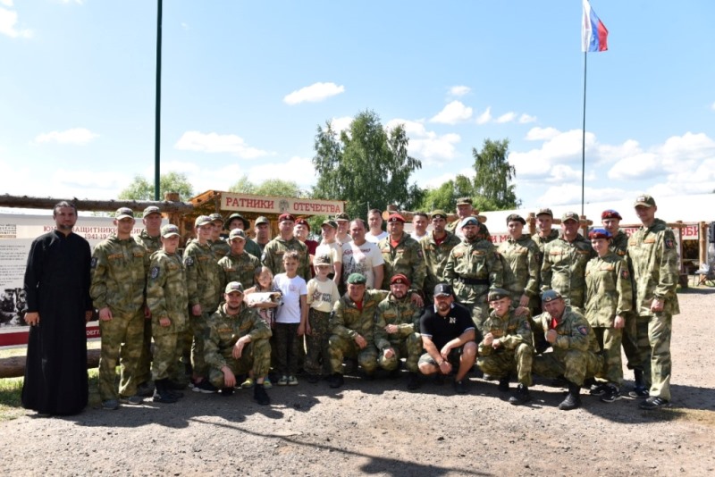 Участникам военно-патриотических сборов «Гвардейская смена. Бородино-2022» вручили свидетельства и почетные грамоты