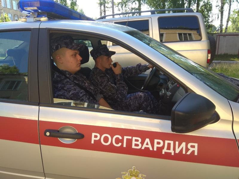 В Кирове росгвардейцы задержали дебошира, находящегося в розыске