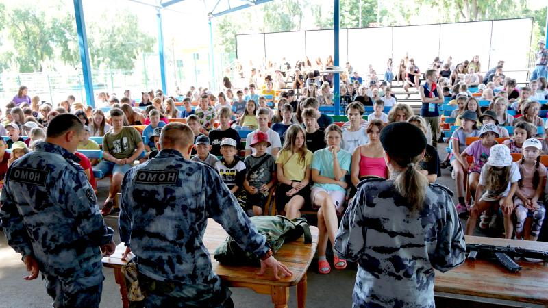 В Ульяновске сотрудники Росгвардии организовали урок мужества в детском летнем лагере