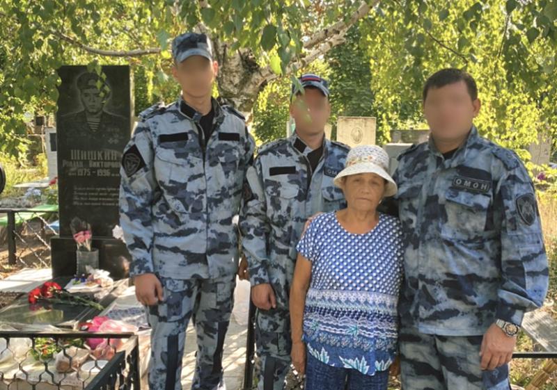 Память погибшего сослуживца почтили росгвардейцы в Таганроге
