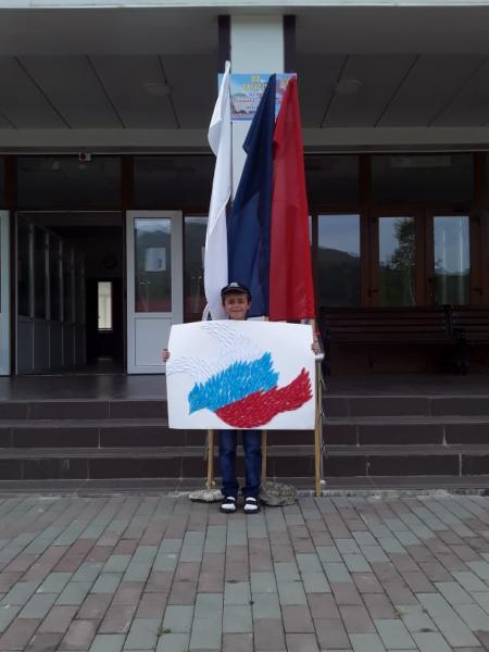 Учащиеся школы Росгвардии в Ингушетии приняли участие в мероприятиях ко Дню государственного флага
