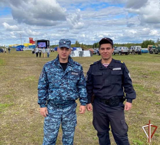 Подразделения Росгвардии приняли участие в охране общественного порядка во время проведения Чемпионата России по самолетному спорту в Югре