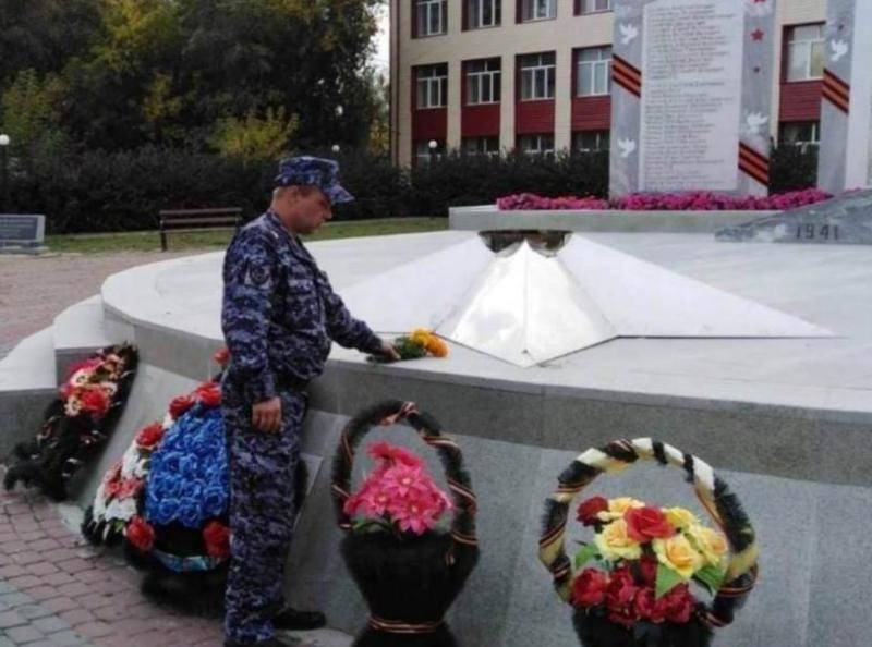 В Международный день памяти жертв фашизма росгвардейцы провели
памятные мероприятия в Тюменской области