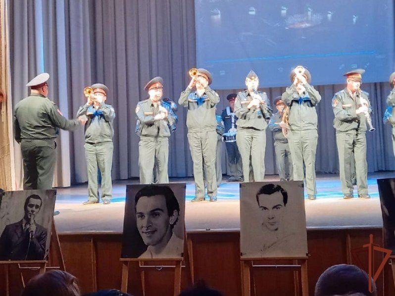 Духовой оркестр Росгвардии поздравил представителей старшего поколения в Томске