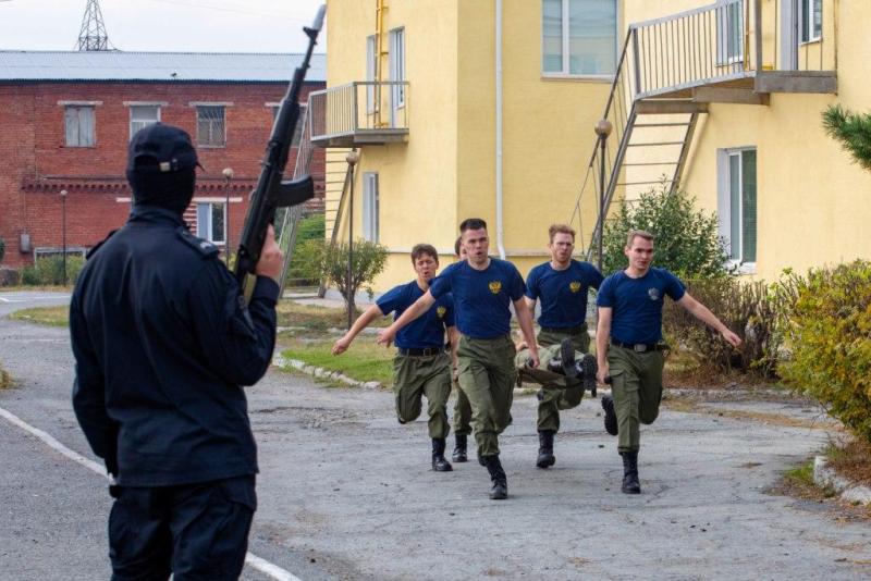 Студенты уральских  вузов сразились в военно-спортивной игре  на базе ОМОН Управления Росгвардии по Свердловской области