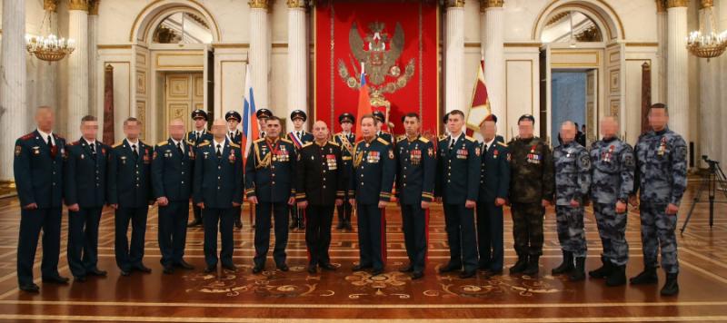 Генерал армии Виктор Золотов вручил троим росгвардейцам Золотые Звезды Героев России
