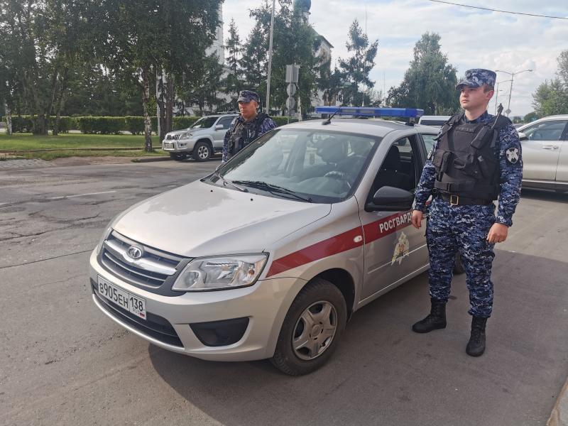 Сотрудники вневедомственной охраны рассказали журналистам Усть-Илимска о престиже службы в рядах Росгвардии