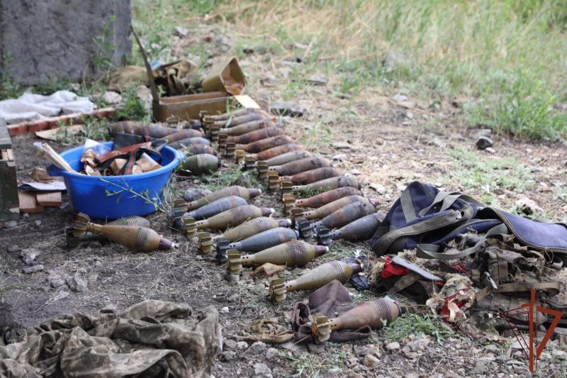 Большое количество оружия и боеприпасов националистов обнаружили росгвардейцы при выполнении задач в ЛНР