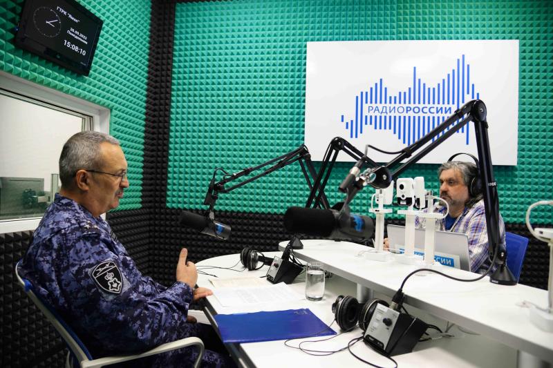 Офицер Росгвардии рассказал ямальским радиослушателям о становлении вневедомственной охраны в арктическом регионе (АУДИО)