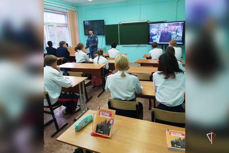Росгвардия проводит встречи со школьниками Ямала, посвященные 80-летию Сталинградской битвы